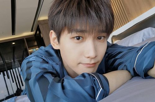 月七 邢昭林戀愛了 女友酒店穿浴袍迎接,看清顏值,這誰不心動(dòng)